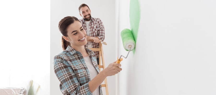 Schönheitsreparaturen: Verbot der Verwendung wasserlöslicher Farben für Holzanstrich